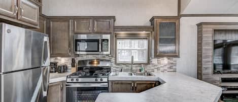 Køkkentøj/tallerkener/redskaber