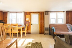 TV - The Musky at Lincolnwood Resort (Birchwood)