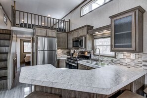 Batterie de cuisine, vaisselle et ustensiles