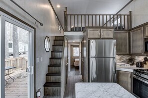 Batterie de cuisine, vaisselle et ustensiles