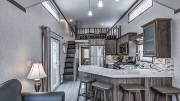 Cookware/dishes/utensils