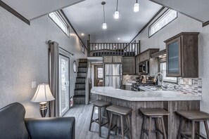 Batterie de cuisine, vaisselle et ustensiles