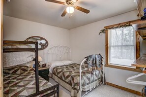 2 bedrooms, free WiFi, bed sheets - Northwoods Escape in Winter (Ojibwa)