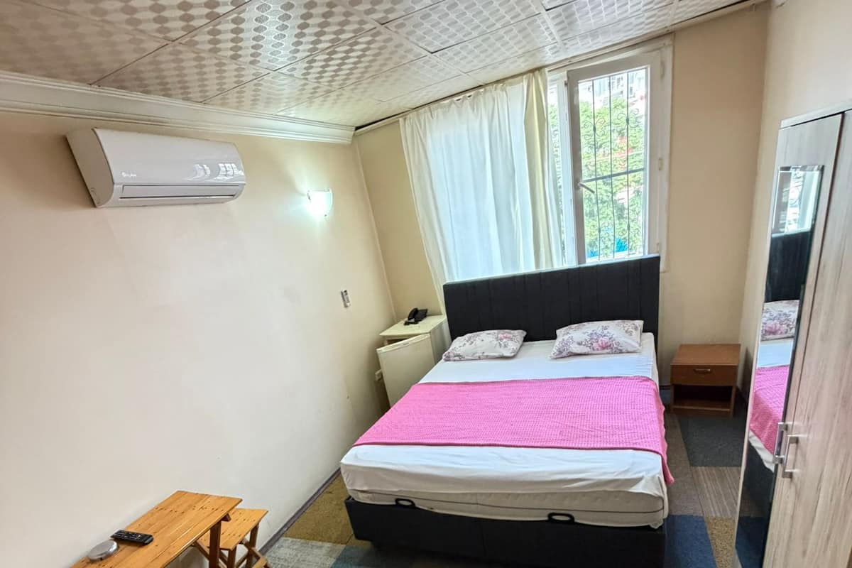 1 dormitorio, escritorio, espacio para trabajar con un portátil