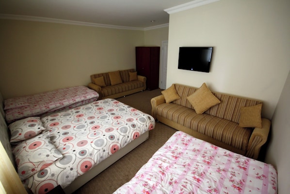 Habitación | 1 dormitorio, escritorio, espacio para trabajar con un portátil