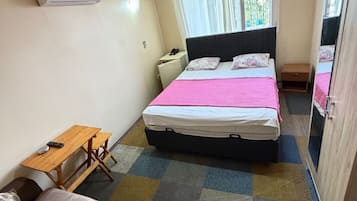 1 bedroom, desk, laptop workspace, free WiFi
