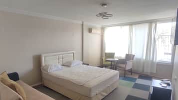 Basic-Zimmer | 1 Schlafzimmer, Schreibtisch, laptopgeeigneter Arbeitsplatz