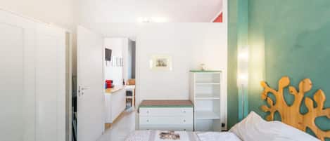 1 habitación, tabla de planchar con plancha, wifi y ropa de cama