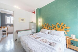 1 slaapkamer, een strijkplank/strijkijzer, wifi, beddengoed