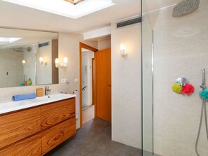 Hair dryer, towels