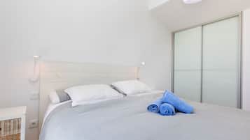 3 dormitorios, escritorio, tabla de planchar con plancha y wifi