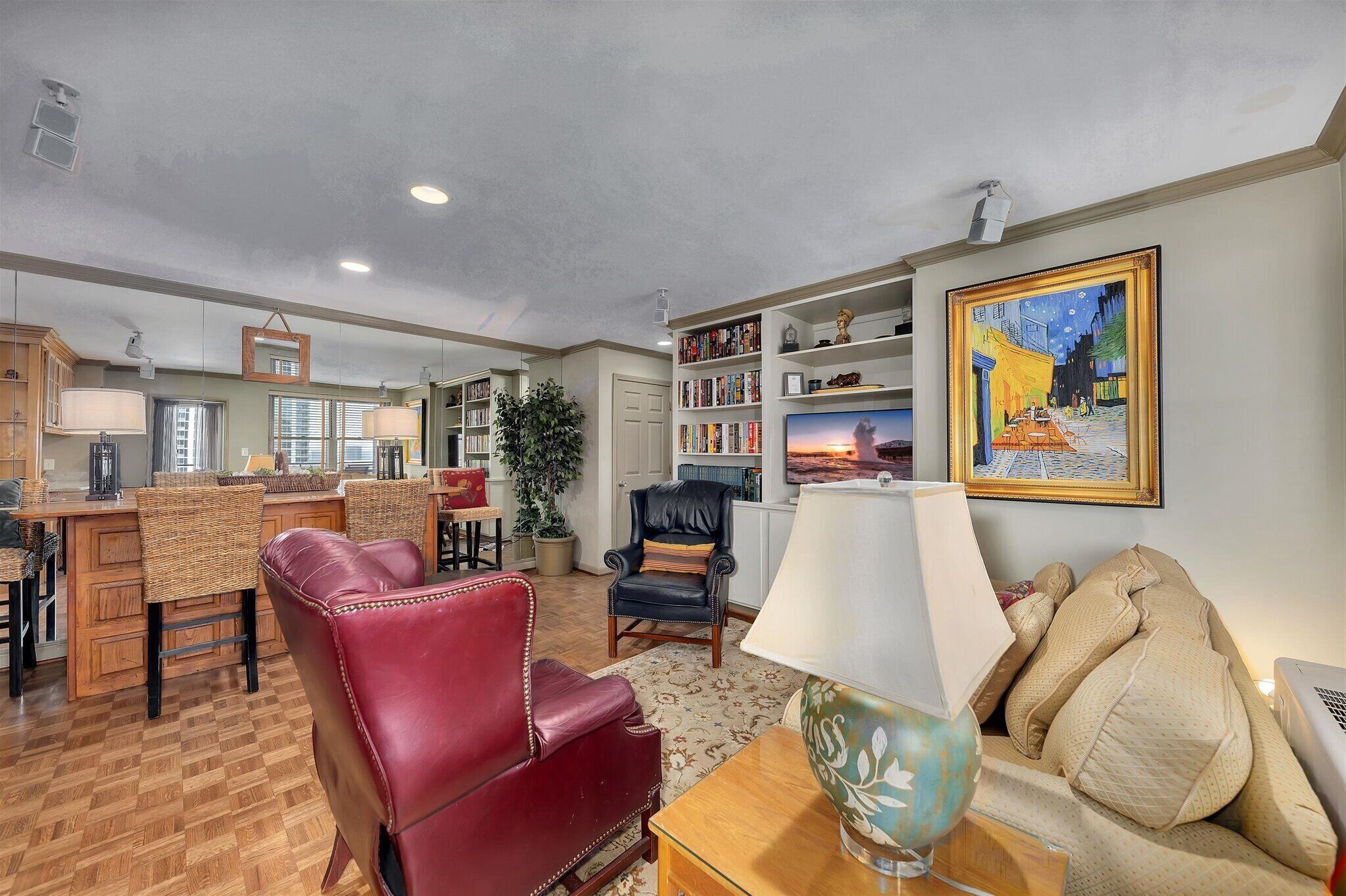 Unique 2bed 2bath 2balconies w Jacuzzi tub