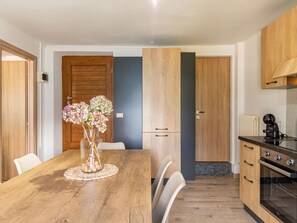 Fridge, oven, dishwasher, toaster