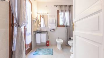 Room, 2 Bedrooms, Smoking, Terrace | Bathroom