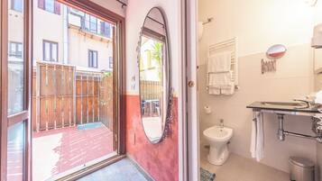 Habitación, 2 habitaciones, para fumadores, Terraza | Baño