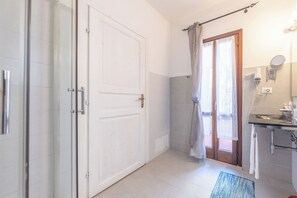 Quarto, 2 quartos, para fumantes, terraço | Banheiro