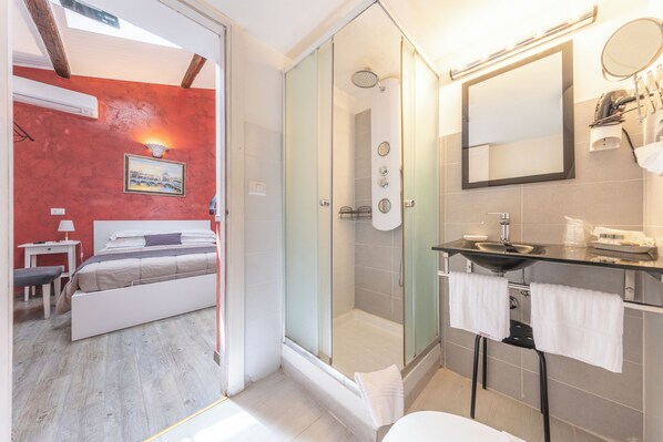 Zimmer, 1 Schlafzimmer, Raucher, Terrasse | Badezimmer