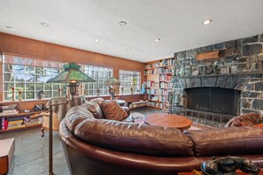 Interior - Spacious Dartmouth College Home-Perfect for Student Activities, Alumni Visits, or just a nice weekend getaway! (Hanover)