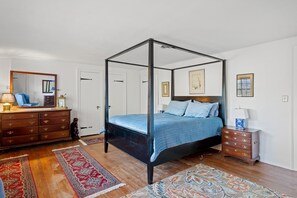 4 bedrooms, desk, iron/ironing board, travel crib - Spacious Dartmouth College Home-Perfect for Student Activities, Alumni Visits, or just a nice weekend getaway! (Hanover)