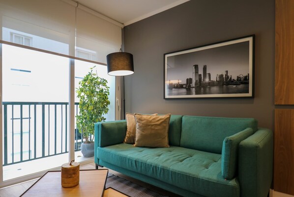 Een televisie en een kantoor