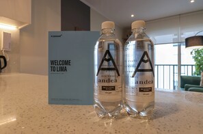 Regadera, secadora de cabello, toallas 