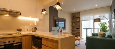 Coffee/tea maker, fridge, microwave, oven