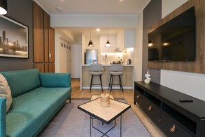 Televisión y oficina 