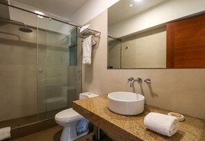 Shower, hair dryer, towels - Extraordinary 2BR near Parque Kennedy (Miraflores)