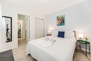 1 habitación, tabla de planchar con plancha, wifi gratis y ropa de cama