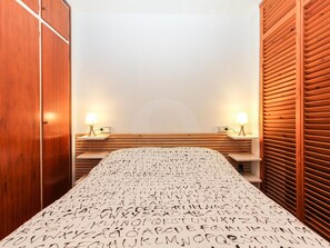 Room - Cozy Apartment Near Beach with Wi-Fi – Sleeps 4 (Lloret de Mar)