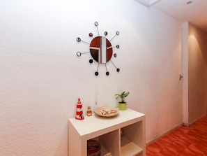 Interior - Cozy Apartment Near Beach with Wi-Fi – Sleeps 4 (Lloret de Mar)