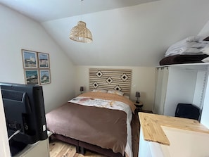 1 chambre, fer et planche à repasser, Wi-Fi gratuit, draps fournis