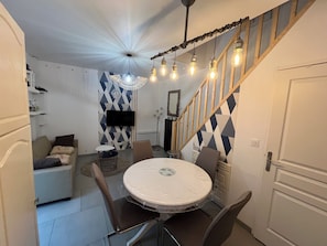 Dining - Duplex 31m2 Centre Manche Proche Plage du Débarquement, Mont st Michel, Chausey (Marigny-le-Lozon)