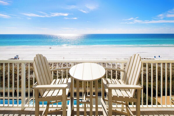 Outdoor dining - Waters Edge 608 • Amazing Top Floor Ocean Views, Pool, Covered Parking, Free Beach Service (Fort Walton Beach)