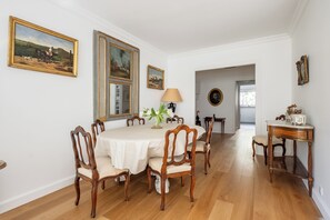 Dining - Refined Retro, by Veeve (Paris)