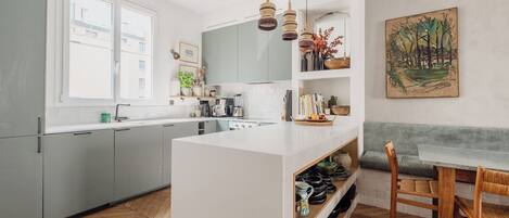 Frigorifero, microonde, lavastoviglie, tostapane