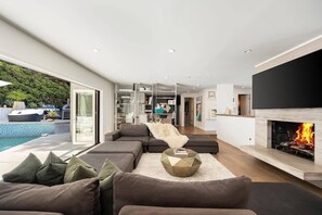 TV, fireplace, books, stereo