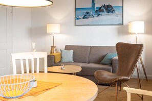 Televisor, llibres i estèreo 