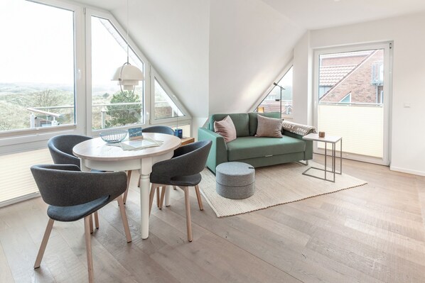 TV, books, stereo - Haus Kerstin Ferienwohnung "lee" (Juist)
