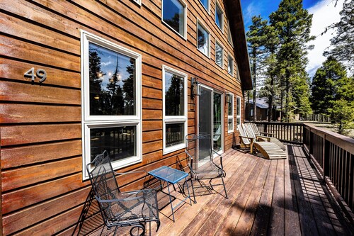 Cabin near lake | <10 skiing & tubing | grill