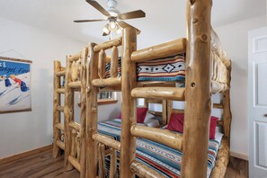 3 bedrooms, desk, free WiFi, bed sheets