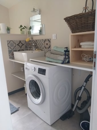 Interior. Maison de Vacances à Louer Type F2 à 10 mn des Plages, 2 Couchages 4 Personnes