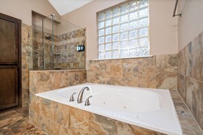 Hair dryer, towels, soap, shampoo - Family Home w/ Pool & Hot Tub + Huge Gameroom (Carrollton)