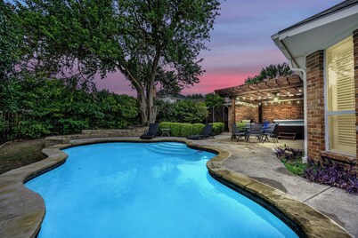 Family Home w/ Pool & Hot Tub + Huge Gameroom