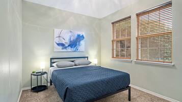 3 bedrooms, desk, iron/ironing board, free WiFi