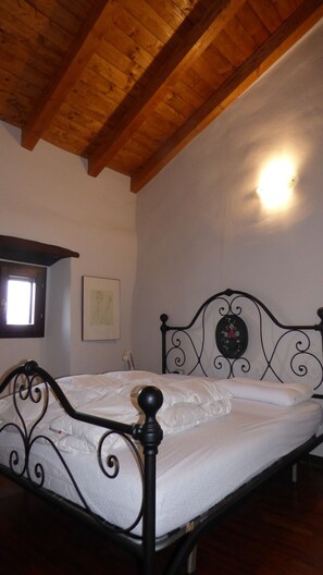 3 Schlafzimmer, Schreibtisch, Bügeleisen/Bügelbrett, Reisekinderbett