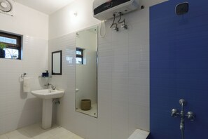 Bruser, hårtørrer, håndklæder, Sæbe