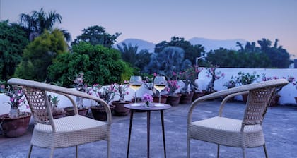 Cozy Farmstay with Swimming Pool. Pet Friendly