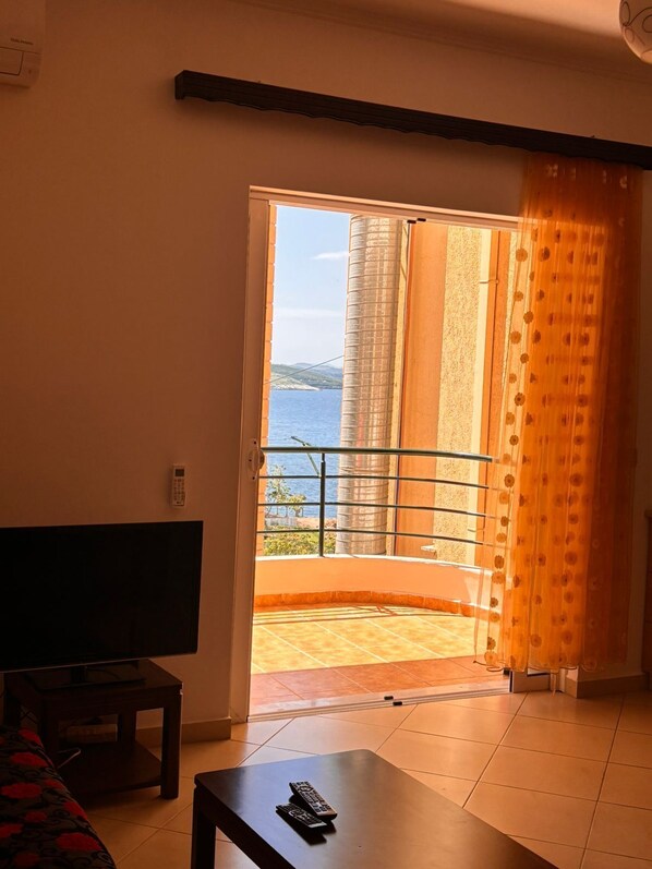TV - One bedroom Appartament Sarande (Sarandë)