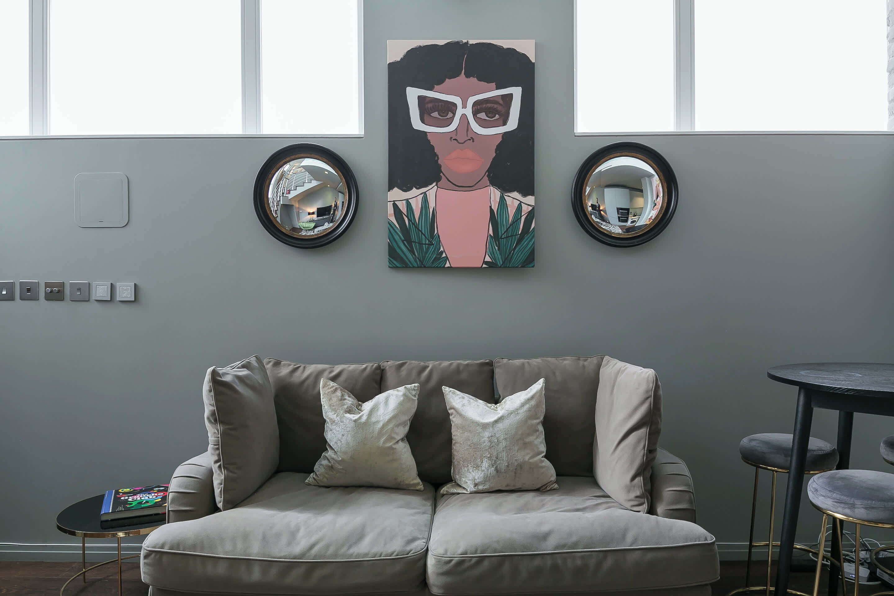 Televisión y oficina 